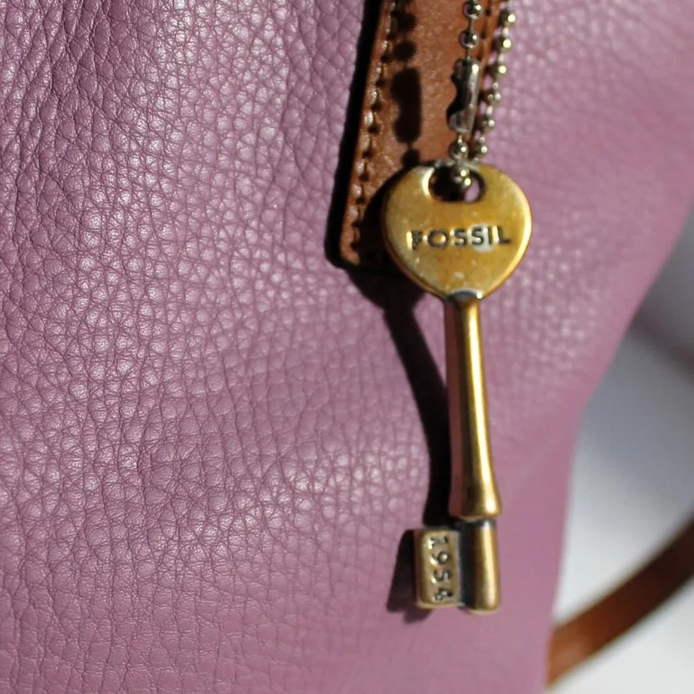 FOSSIL Lavender Pebbled Leather Crossbody w/ Tan Leather Trim, EUC